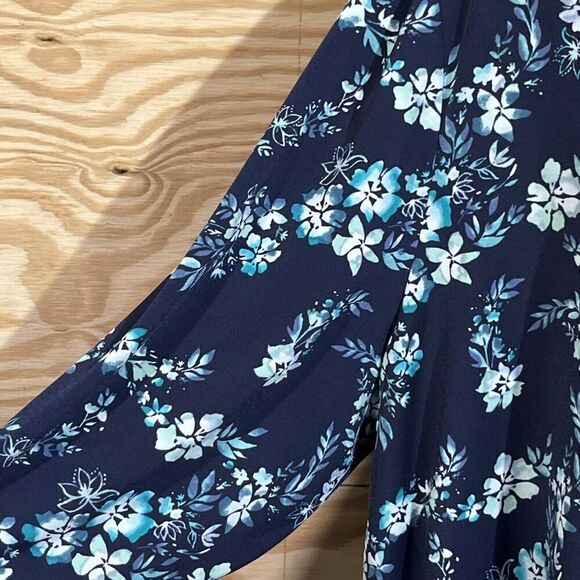 Catherine’s Blue Floral Layered 3/4 sleeve Top Size 2X 22/24 Stretch Feminine - Picture 9 of 11